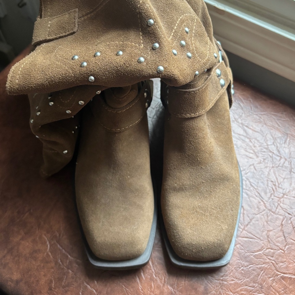 Stradivarius Real Suede Slouchy Western Boot with Studs - Picture 4 of 5